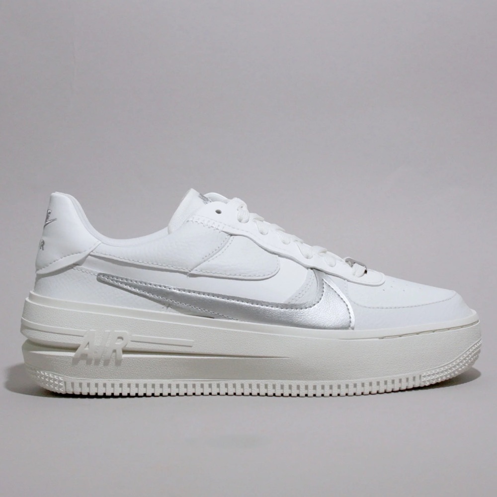 NEW Women’s NIKE AIR FORCE 1 Platform White w/ Metallic Silver Sz 8.5